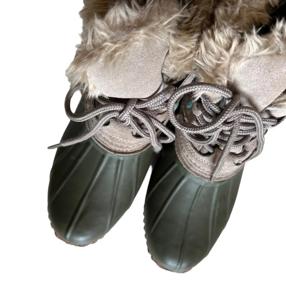 AEO • Green Faux Fur Rain Duck Boot - Picture 11 of 14